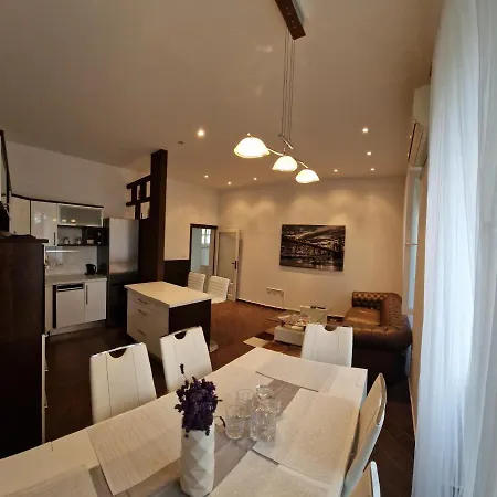 Queen Of Stay - Apartment Lili Rijeka Exterior photo