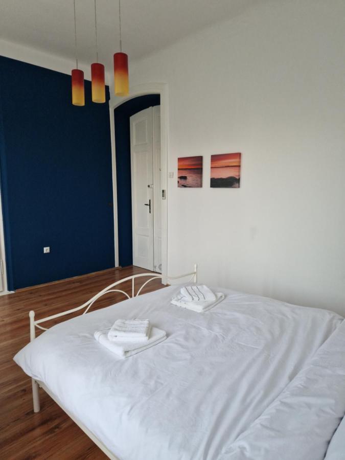 Queen Of - Lili Apartment